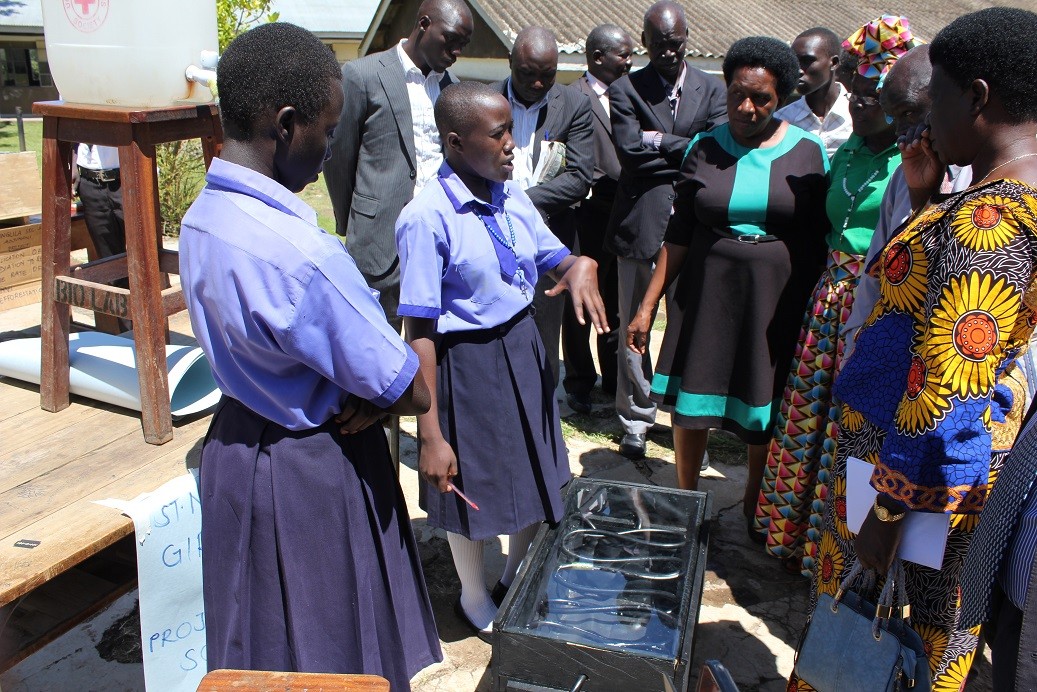 Students_from_St_Marys_Ediofe_Girls_S.S_explaining_to_adjudicators_how_a_solar_Heater_they_built_works